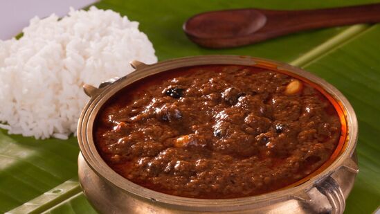 இது ஒண்ணு இருந்தா போதும்! சூடான சாதம் காலி தான்! அசத்தலான வத்தக்குழம்பு செய்வது எப்படி? ஈசியான ரெசிபி உள்ளே! இது ஒண்ணு இருந்தா போதும்! சூடான சாதம் காலி தான்! அசத்தலான வத்தக்குழம்பு செய்வது எப்படி? ஈசியான ரெசிபி உள்ளே!