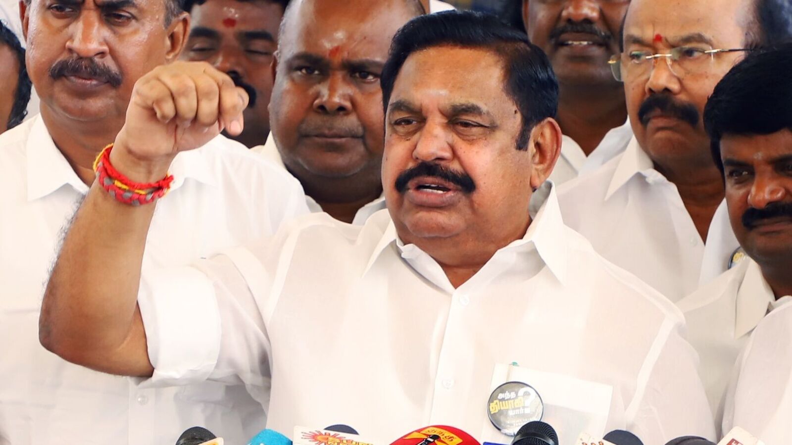 ‘கட்சி அனுமதியில்லாமல் எந்த கருத்தையும் தெரிவிக்க வேண்டாம்..’ அதிமுக தலைமை அறிவிப்பு!