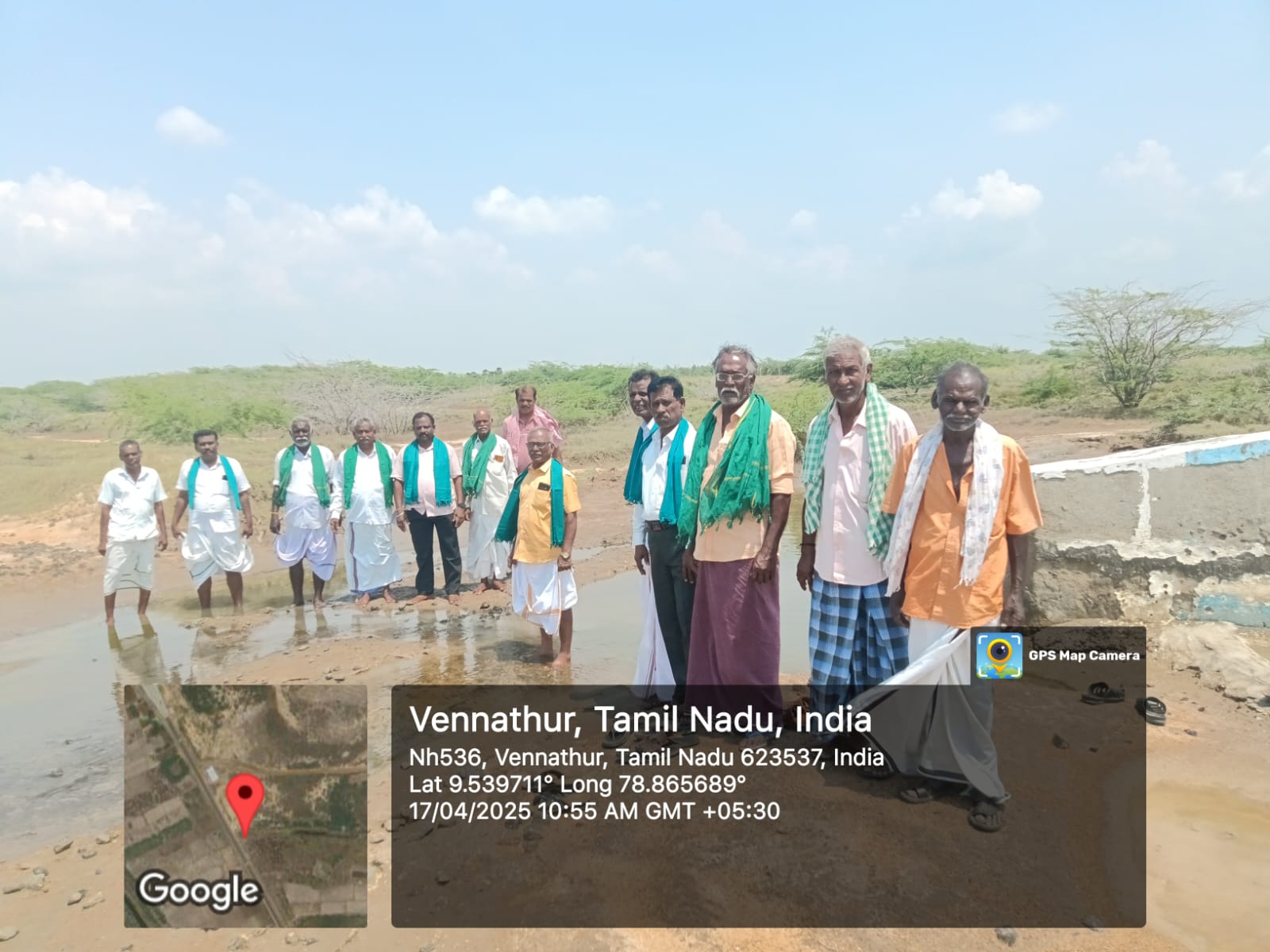 கண்மாய் பகுதியில் ஆய்வு செய்த விவசாயிகள்