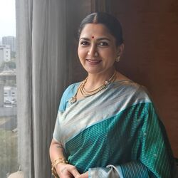 <p>இந்திய அளவில் பிரபல நடிகை மற்றும் அரசியல்வாதியாக உள்ளவர் குஷ்பு., இவரது எக்ஸ் தளக் கணக்கு (ட்விட்டர்) ஹேக்கர்களால் முடக்கப்பட்டுள்ளதாக அவர் இன்ஸ்டாகிராம் பக்கத்தில் குறிப்பிட்டுள்ளார்.  </p>
