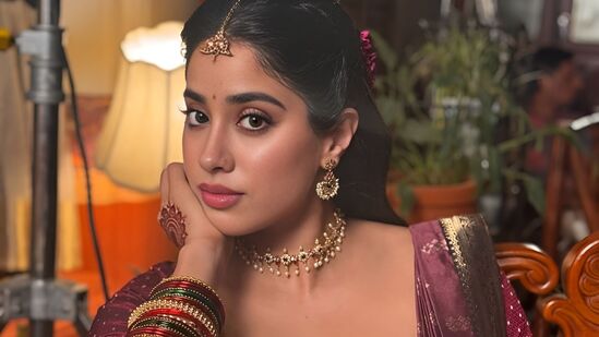 'உங்களுக்கு எல்லாம் பீரியட்ஸ் வந்தால் அணு ஆயுதப் போரே வந்திடும்' கோபத்தில் கொந்தளித்த நடிகை ஜான்வி கபூர் 'உங்களுக்கு எல்லாம் பீரியட்ஸ் வந்தால் அணு ஆயுதப் போரே வந்திடும்' கோபத்தில் கொந்தளித்த நடிகை ஜான்வி கபூர்