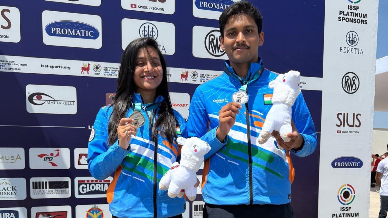 துப்பாக்கி சுடுதல் உலகக் கோப்பை: ஏர் ரைபிள் கலப்பு அணியில் ருத்ராங்ஷ்-ஆர்யா ஜோடி வெள்ளிப் பதக்கம் வென்றது