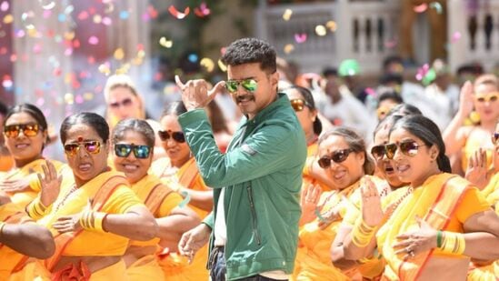 எதற்காக என்றால் தாணு சார் நம்மையெல்லாம் பார்த்துக் கொள்வதற்கு அவருடைய பையனை அனுப்பி வைத்திருக்கிறார். அவருடைய பையனை எந்தவித பயமும் இல்லாமல் அவர் அனுப்பி வைத்ததற்கான காரணம் விஜய் ஆகிய நான். அப்படி இருக்கும் பொழுது அவரை பத்திரமாக பார்த்துக் கொள்ள வேண்டியது நம்முடைய கடமை. நீங்கள் அவரை உடனே சென்று இங்கு அழைத்து வாருங்கள் என்று பயங்கரமாக கோபப்பட்டிருக்கிறார். இந்த நிலையில் ராஜேந்திரன் என்னை தொடர்பு கொண்டு, விஜய் சார் திட்டிய விஷ்யத்தை சொல்லி, நீங்கள் எங்கு இருக்கிறீர்கள் என்று கேட்டார். ஆனால், அதற்குள் நான் எல்லா பிரச்சினைகளையும் முடித்து காரில் வந்து கொண்டிருந்தேன். அதன் பின்னர் தான் அவர்கள் சாந்தமானார்கள்.’ என்று பேசினார்.