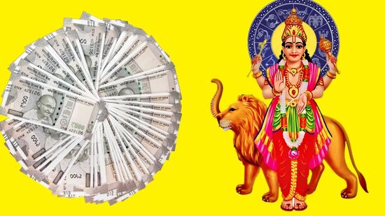 இந்நிலையில் மேஷ ராசியில் புதன் மற்றும் சுக்கிரன் ஒன்று சேர உள்ளனர். இதனால் லட்சுமி நாராயண யோகம் உருவாக உள்ளது. இந்த ராஜயோகத்தின் தாக்கமானது அனைத்து ராசிகளுக்கும் இருக்கும் என ஜோதிட சாஸ்திரம் கூறுகிறது. சுக்கிரன் புதன் சேர்ந்து உருவாக்கும் லட்சுமி நாராயண யோகம் அனைத்து ராசிகளுக்கும் தாக்கத்தை கொடுத்தாலும் குறிப்பிட்ட சில ராசிகளுக்கு பணக்கார யோகத்தை கொடுக்கப் போவதாக கூறப்படுகிறது. அது எந்தெந்த ராசிகள் என்பது குறித்து காணலாம். 