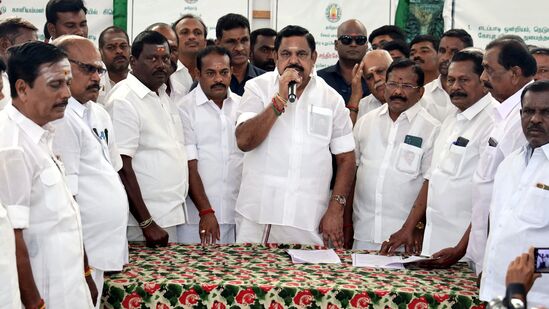 இன்று மாலை அதிமுக மாவட்ட செயலாளர்கள் கூட்டம்.. இபிஎஸ் முன்வைக்கவிருக்கும் முக்கிய விசயங்கள்! இன்று மாலை அதிமுக மாவட்ட செயலாளர்கள் கூட்டம்.. இபிஎஸ் முன்வைக்கவிருக்கும் முக்கிய விசயங்கள்!