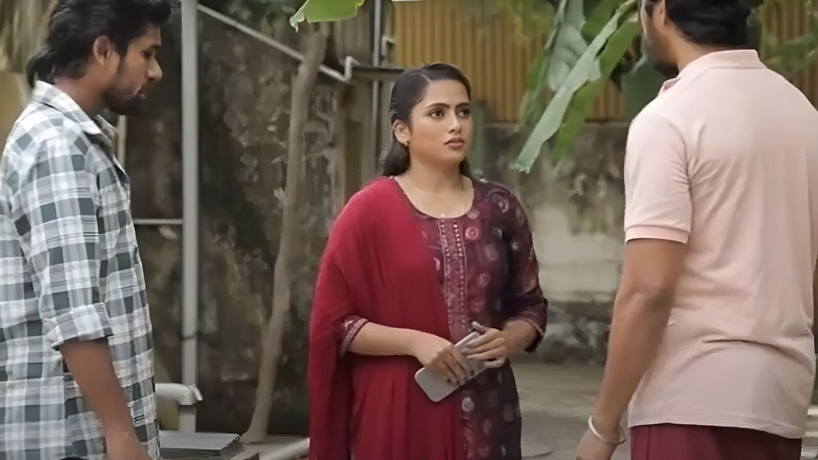 அய்யனார் துணை சீரியல் ஏப்ரல் 26 எபிசோட்: வீட்டை விட்டு கிளம்பும் நிலா.. அய்யனார் துணை சீரியல்