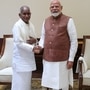 'மவுண்ட் பேட்டன் பிரபு காலத்துல இருந்து பாத்தாலும் மோடி மாதிரி தலைவர் யாரும் இல்ல'- இளையராஜா புகழாரம் 'மவுண்ட் பேட்டன் பிரபு காலத்துல இருந்து பாத்தாலும் மோடி மாதிரி தலைவர் யாரும் இல்ல'- இளையராஜா புகழாரம்