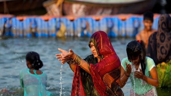 ஜோதிடர்களின் கூற்றுப்படி, கங்கை சப்தமியன்று உருவாகும் திரிபுஷ்கர யோகமும், ரவி யோகமும் 5 ராசிக்காரர்களின் மீது சிறப்பு தாக்கத்தை ஏற்படுத்தும். இந்த நாளில் சுக்ல யோகத்தின் பலன்கள் காரணமாக, எந்த 5 ராசிக்காரர்கள் மேம்படுவார்கள் என்பதை பார்க்கலாம்