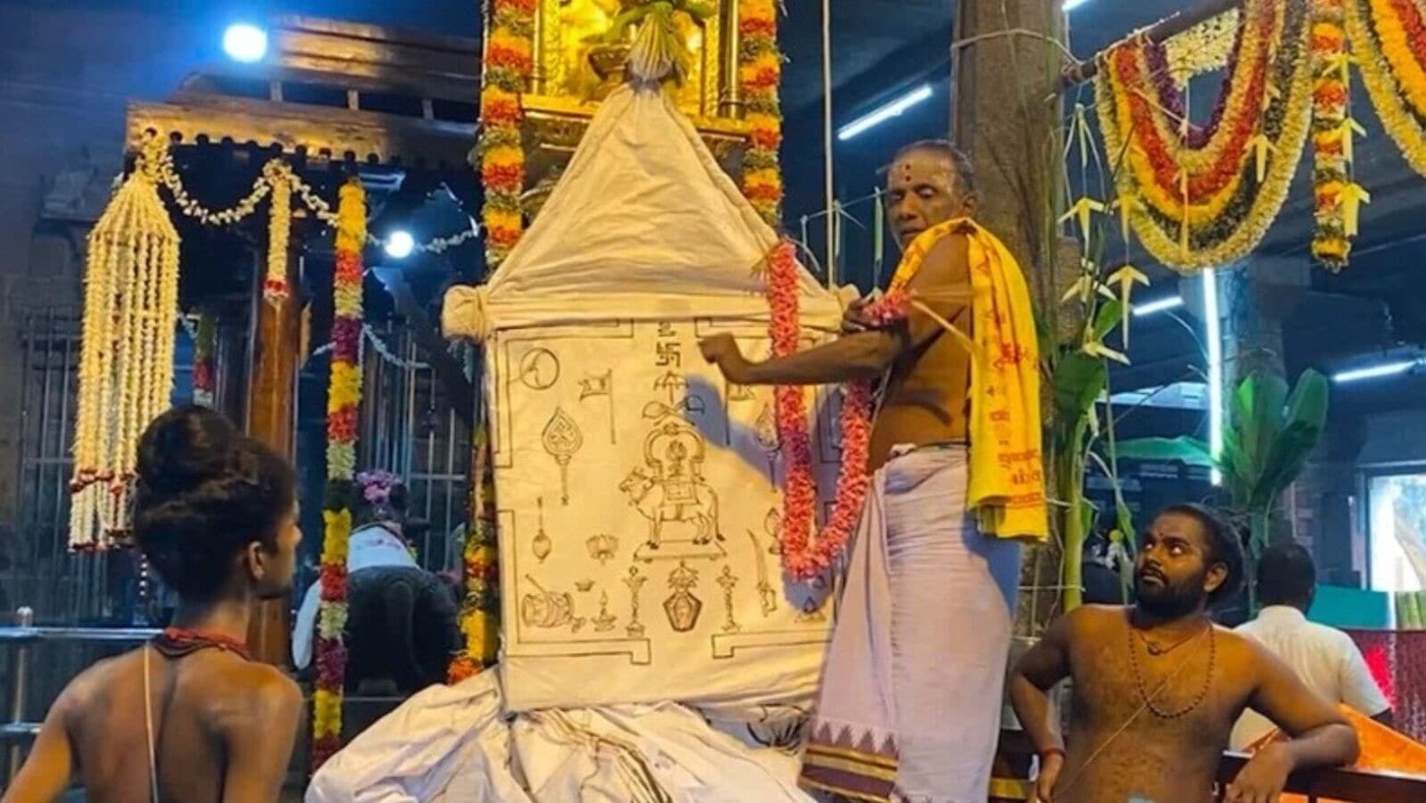 கொடியேற்றத்துடன் தொடங்கியது தூத்துக்குடி சிவன் கோயில் சித்திரைத் திருவிழா!