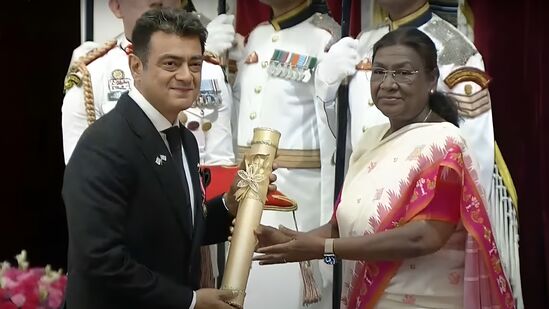 இந்த நிலையில், அவர் கலைத் துறையில் சிறந்த பங்காற்றியதற்காக மத்திய அரசு அஜித்திற்கு பத்ம பூஷண் விருதினை அளித்து கௌரவித்துள்ளது. 