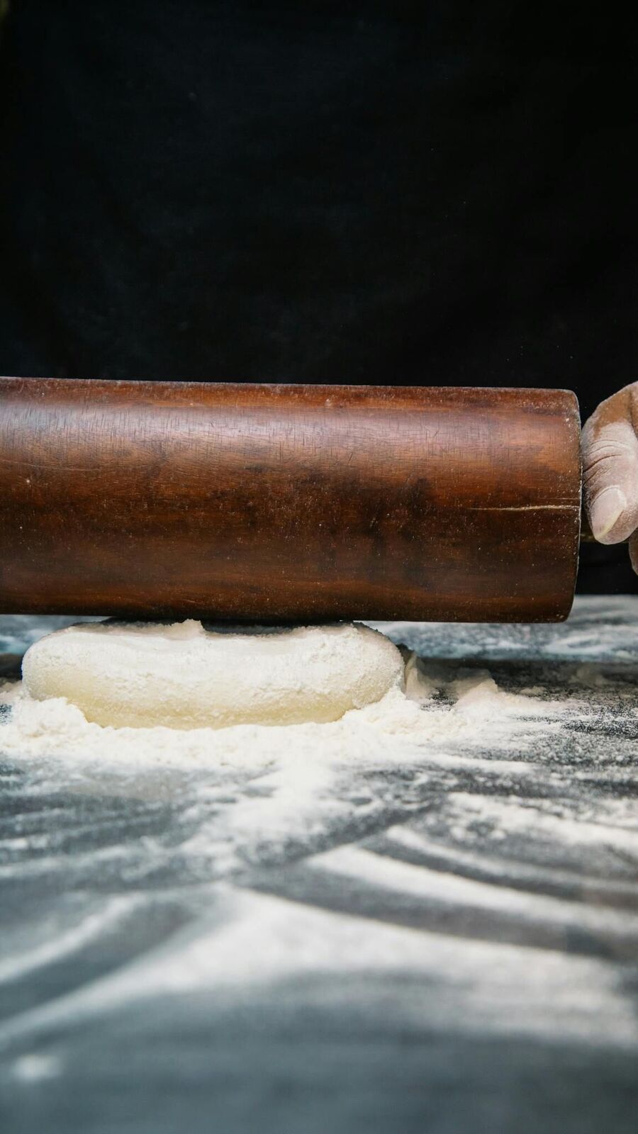 அடுப்பங்கரைச் சுவரில் சப்பாத்தி மாவு பிசையலாமா? எந்த தவறை செய்யக்கூடாது பாருங்க!