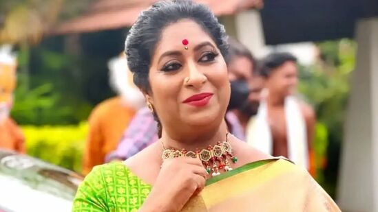 'பெண்ணியம் ஆடைக்குறைப்பில் இல்லை.. கடமைகளில் இருக்கு.. அம்மா, அப்பாவுக்கு கொள்ளிவைச்சேன்’: சிறகடிக்க ஆசை சுஜாதா பேட்டி 'பெண்ணியம் ஆடைக்குறைப்பில் இல்லை.. கடமைகளில் இருக்கு.. அம்மா, அப்பாவுக்கு கொள்ளிவைச்சேன்’: சிறகடிக்க ஆசை சுஜாதா பேட்டி
