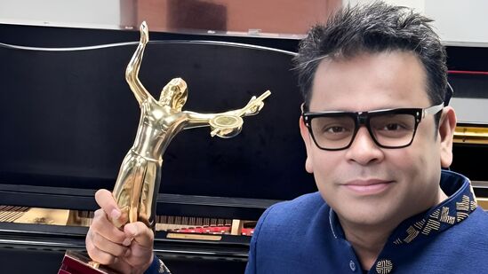 பொன்னியின் செல்வன் பட பாடல் காப்புரிமை விவகாரம்.. ஏ.ஆர். ரஹ்மான் அபராதம் செலுத்த இடைக்கால தடை விதித்த நீதிமன்றம் பொன்னியின் செல்வன் பட பாடல் காப்புரிமை விவகாரம்.. ஏ.ஆர். ரஹ்மான் அபராதம் செலுத்த இடைக்கால தடை விதித்த நீதிமன்றம்