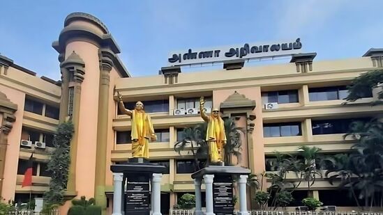 "பெண்களுக்கு 50% இடஒதுக்கீடு" 2016இல் நிறைவேற்றியதை கூசாமல் பொய் சொல்லும் திமுக - அதிமுக கடும் விமர்சனம் "பெண்களுக்கு 50% இடஒதுக்கீடு" 2016இல் நிறைவேற்றியதை கூசாமல் பொய் சொல்லும் திமுக - அதிமுக கடும் விமர்சனம்