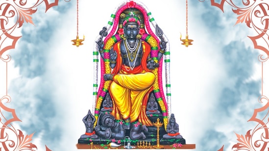 நவகிரகங்களின் மங்கள நாயகனாக விளங்க கூடியவர் குருபகவான். இவர் வருடத்திற்கு ஒருமுறை தனது ராசி மாற்றத்தை செய்யக்கூடியவர். இவருடைய இடமாற்றம் அனைத்து ராசிகளுக்கும் தாக்கத்தை கொடுக்கும் என ஜோதிட சாஸ்திரம் கூறுகிறது.