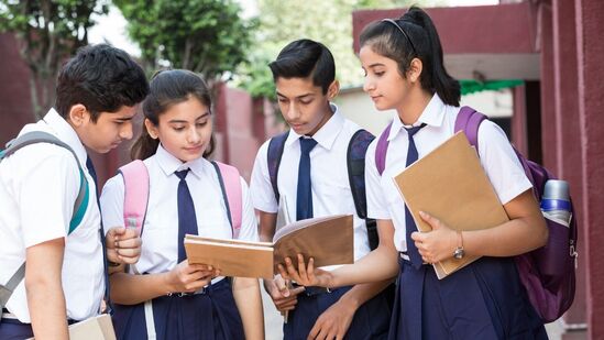 புதுச்சேரி 12ம் வகுப்பு பொதுத் தேர்வு முடிவுகள்: 98.53 சதவீதம் மாணவ, மாணவிகள் தேர்ச்சி பெற்று சாதனை!