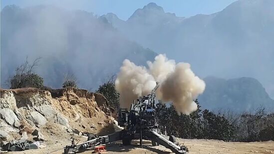 மேலும், பாகிஸ்தான் ஆளில்லா வான்வழி வாகனம் (UAV) மூலம் பதிண்டா இராணுவத் தளத்தை குறிவைக்க முயன்றது. அதுவும் தோல்வியடைந்தது. இருப்பினும், பதிலடி கொடுக்கும் விதமாக, இந்தியா நான்கு ஆயுதமேந்திய ட்ரோன்களை நான்கு பாகிஸ்தான் வான் பாதுகாப்பு பகுதிகளுக்குள் அனுப்பியது. இந்திய ராணுவ கர்னல் குரேஷி மற்றும் இந்திய விமானப்படை விங் கமாண்டர் சிங் ஆகியோர், ஒரு ட்ரோன் பாகிஸ்தான் வான் பாதுகாப்பு ரேடாரை அழித்ததாகக் கூறினர்.