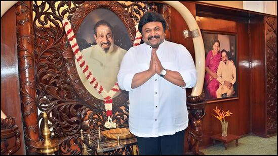 ‘சிலை வச்சதே பெரிய விஷயம் அதுக்குள்ள மணிமண்டபமா?’ - சிவாஜி சிலை திறப்பில் பிரபு எமோஷனல் பேச்சு! ‘சிலை வச்சதே பெரிய விஷயம் அதுக்குள்ள மணிமண்டபமா?’ - சிவாஜி சிலை திறப்பில் பிரபு எமோஷனல் பேச்சு!
