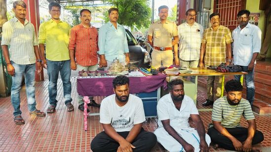 '4 மாநில காவல் துறையினர் தேடி வந்த மங்கி குல்லா கொள்ளையர்கள்..’: தனிப்படை அமைத்து பிடித்த திண்டுக்கல் காவல் துறையினர்! '4 மாநில காவல் துறையினர் தேடி வந்த மங்கி குல்லா கொள்ளையர்கள்..’: தனிப்படை அமைத்து பிடித்த திண்டுக்கல் காவல் துறையினர்!