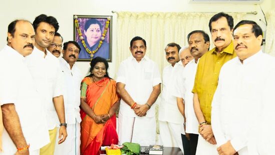 'அட்வான்ஸ் பிறந்த நாள் வாழ்த்துகள்ணே’: அதிமுக பொதுச்செயலர் எடப்பாடி பழனிசாமியை சந்தித்து வாழ்த்திய பாஜக பிரமுகர்கள்! 'அட்வான்ஸ் பிறந்த நாள் வாழ்த்துகள்ணே’: அதிமுக பொதுச்செயலர் எடப்பாடி பழனிசாமியை சந்தித்து வாழ்த்திய பாஜக பிரமுகர்கள்!