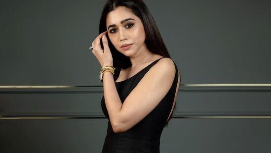என்னுடைய வாழ்க்கையில் அந்த பதிலுக்கான பிரதிபலிப்பு என்னுடைய மனைவி ஆர்த்தி தான். வேறு யாரும் அதனை சொல்லவே முடியாது. இதற்காகத்தான் நாம் கல்யாணம் செய்து கொள்கிறோம் என்று நினைக்கிறேன். அதுதான் வாழ்க்கையானது அர்த்தமுள்ளதாக மாறுகிறது.” என்று பேசினார்