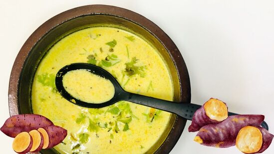 மேலும், தேங்காய்த் துருவலுடன், பட்டை மிளகாயை நன்றாக அரைத்து, அந்த விழுதை, சர்க்கரை வள்ளிக்கிழங்கில் சேர்த்து ஒரு முறை கொதிக்க விட வேண்டும். இப்போது புளிசேரி தயார் ஆகத் தொடங்கும்.அதன்பின்னர், தாளிக்க ஒரு வாணலியில் எண்ணெய் ஊற்றி கடுகு, வெந்தயம், கறிவேப்பிலை சேர்த்து தாளித்து புளிசேரியில் சேர்க்கவும்.