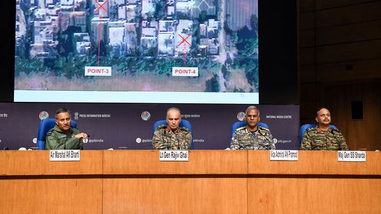 ஆபரேஷன் சிந்தூர் நடவடிக்கையை மேற்பார்வையிட்டு வெற்றிகரமாக வழிநடத்திய அதிகாரிகள் 4 பேர் இவர்கள்தான்!
