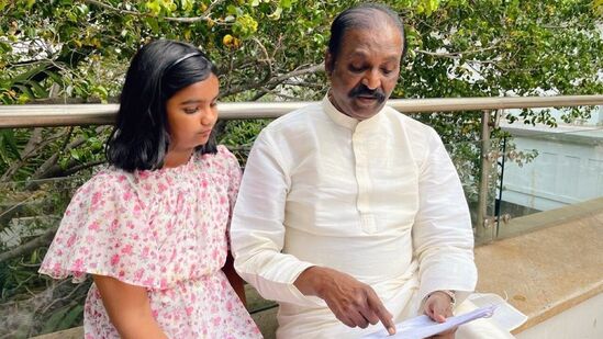 இந்நிலையில், வைரமுத்துவின் தாயார் மறைவிற்கு சினிமா பிரபலங்களும் அரசியல் தலைவர்களும் இரங்கல் தெரிவித்து வருகின்றனர். 
