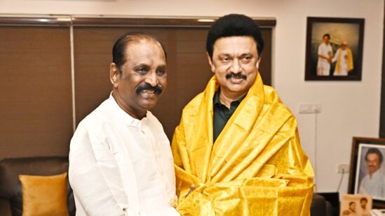 இந்த செய்தியை அறிந்த முதலமைச்சர் ஸ்டாலின் வைரமுத்துக்கு ஆறுதல் மற்றும் இரங்கலைத் தெரிவித்துள்ளார்.  மேலும் வைரமுத்துவுக்கு அன்பையும் தமிழையும் ஊட்டி வளர்த்த அன்னை எனவும் பெருமிதம் செய்துள்ளார்.  