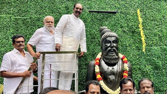 அத்துடன், தமிழ் இலக்கியத்திற்கு தன் ஏராளமான படைப்புகளை வழங்கியுள்ளார்.  அவர் தமிழ் மொழிக்கு செய்த பெருமைகளுக்காக ஏராளமான விருதுகளையும் பெற்றுள்ளார். 
