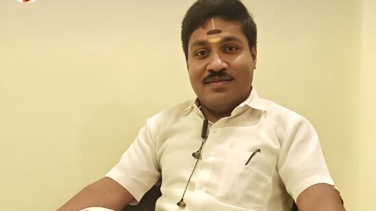 'என் சோலிய முடிக்கணும்ன்னு குறிக்கோளா இருக்காங்க..' கலெக்டர் ஆபிஸில் குமுறிய ஜி.பி.முத்து 'என் சோலிய முடிக்கணும்ன்னு குறிக்கோளா இருக்காங்க..' கலெக்டர் ஆபிஸில் குமுறிய ஜி.பி.முத்து