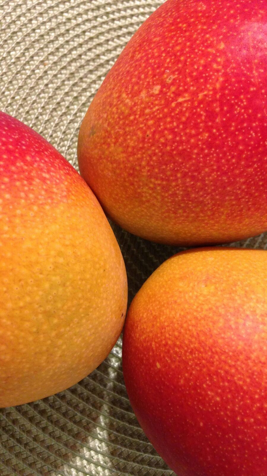 செயற்கையாக பழுக்கவைக்கப்பட்ட மாம்பழங்களை கண்டுபிடிக்க வழி!