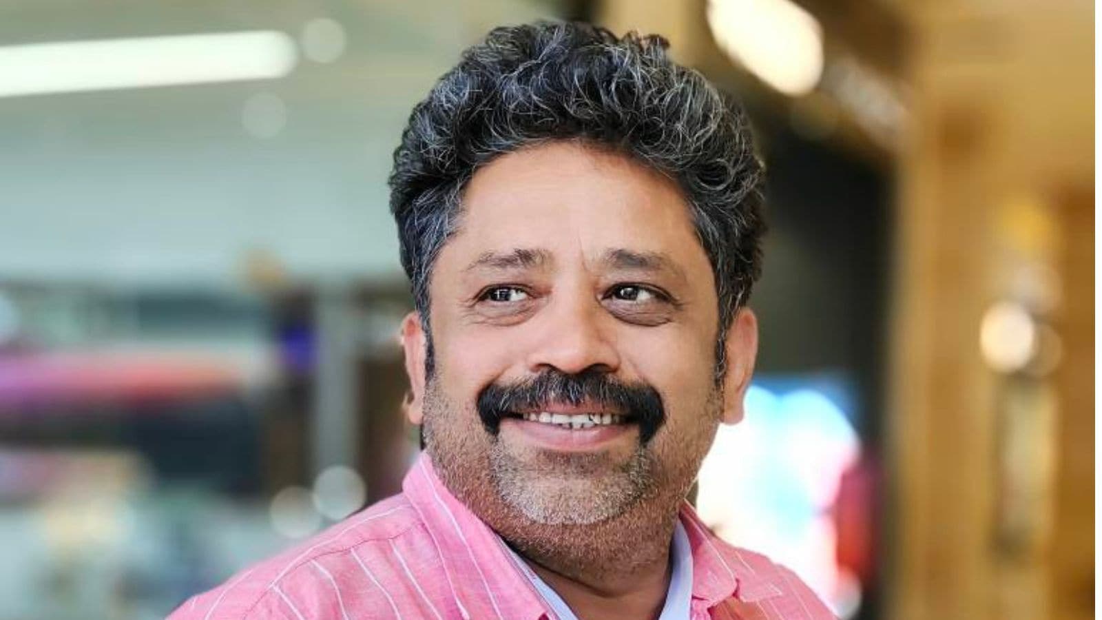 ‘திருநங்கைகளுக்கு வாழும் காலத்தில் கவுரவமாக வாழக்கூடிய வாய்ப்பினை ஏற்படுத்தித் தரணும்’: சீனு ராமசாமி த்ரோபேக் பேட்டி