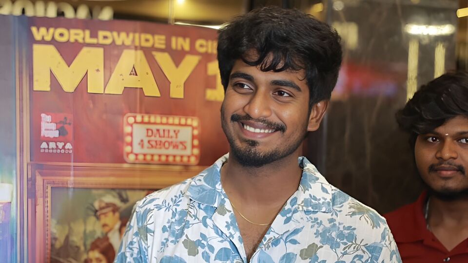 டூரிஸ்ட் ஃபேமிலி இயக்குநரோடு கைகோர்க்கும் தனுஷ்? முதல் பட வெற்றியால் அடித்ததா ஜாக்பாட்?