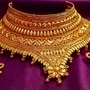<p>சர்வதேச பொருளாதார சூழல், அமெரிக்க டாலருக்கு நிகரான இந்திய ரூபாயின் மதிப்பு ஆகியவற்றின் அடிப்படையில் தங்கம் விலை தினம்தோறும் நிர்ணயம் செய்யப்படுகிறது. </p>