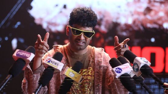 படத்த ரிவியூ பண்ணது குத்தமாயா? ஸ்கீரில் நடக்கும் கொலைகள்.. ஸ்கோர் செய்தாரா சந்தானம்.. டிடி நெக்ஸ்ட் லெவல் படம் எப்படி? படத்த ரிவியூ பண்ணது குத்தமாயா? ஸ்கீரில் நடக்கும் கொலைகள்.. ஸ்கோர் செய்தாரா சந்தானம்.. டிடி நெக்ஸ்ட் லெவல் படம் எப்படி?