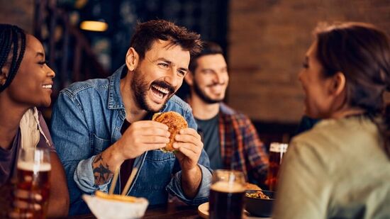 திருமணத்திற்குப் பிறகு, அவர்கள் பல்வேறு உணவுகளை சாப்பிடுகிறார்கள். குறிப்பாக எண்ணெய் மற்றும் கொழுப்பு நிறைந்த உணவுகள் அதிகரிக்கும். அவர்கள் வெளி உணவுகள் அதிகமாக சாப்பிடுகிறார்கள். இதனால் உடல் எடை அதிகரிப்பதோடு, தொப்பையும் அதிகரிக்கும்.