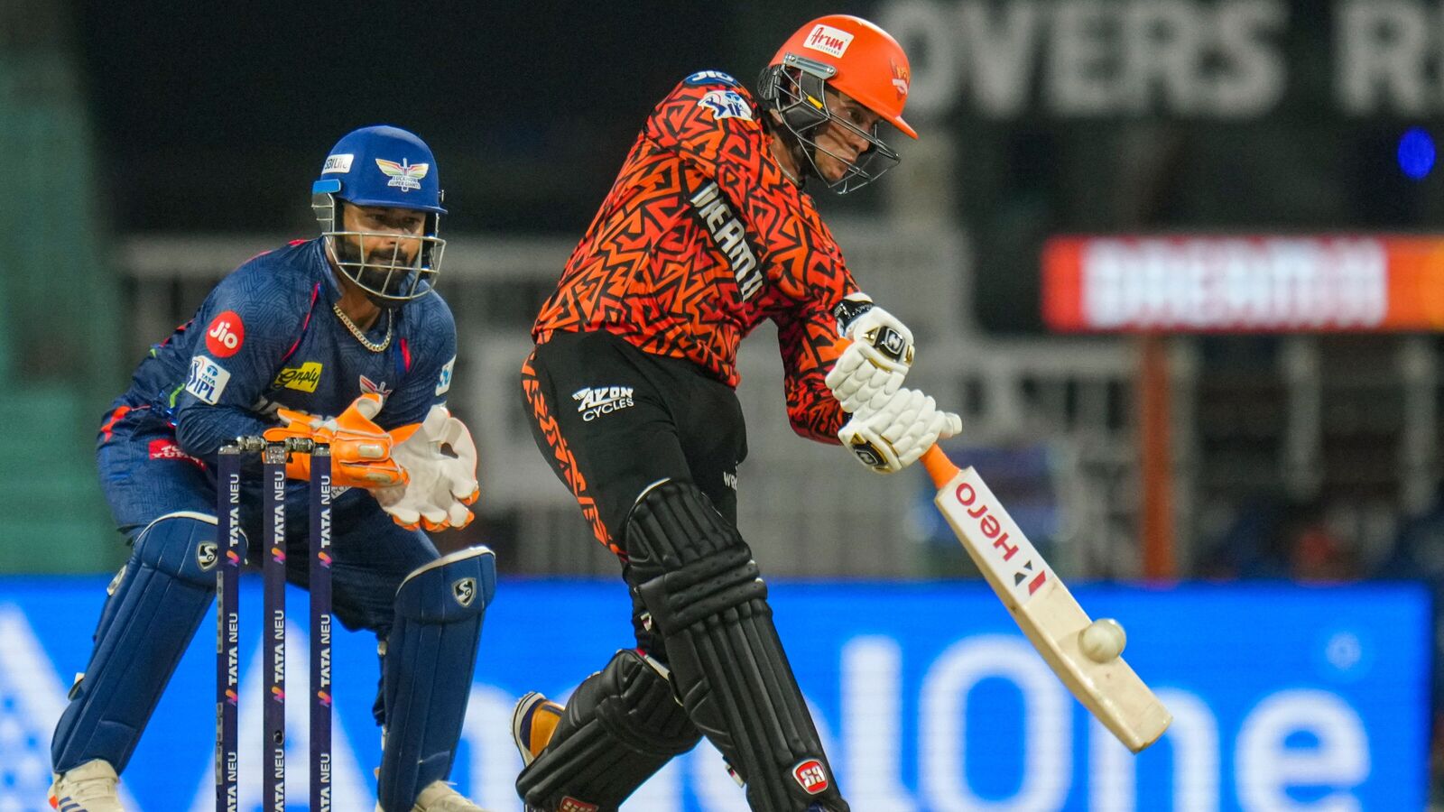 ஐபிஎல் 2025: ஓரே ஓவரில் 4 சிக்ஸர்கள்.. அபிஷேக் ஷர்மா வானவேடிக்கை! லக்னோ ப்ளேஆஃப் கனவை உடைத்த சன் ரைசர்ஸ்