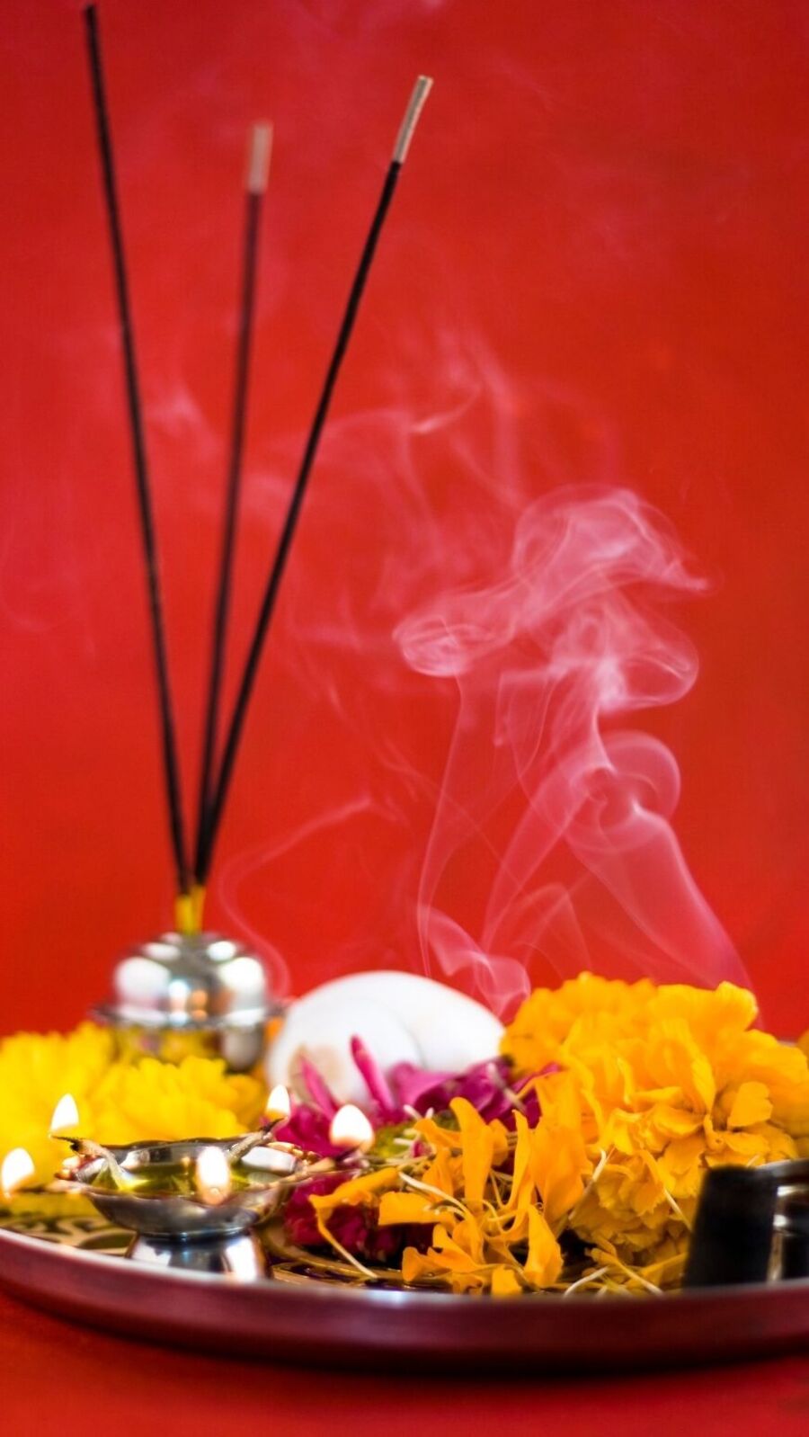 வாஸ்துப்படி வீட்டின் பூஜை அறை எந்த நிறத்தில் இருக்க வேண்டும் தெரியுமா?