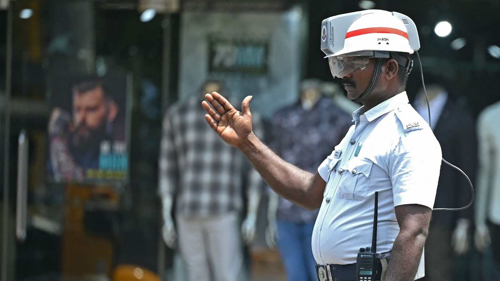 "விரட்டி பிடிக்கும் டிராபிக் போலிசார்" சென்னை கமிஷனர் போட்ட புது உத்தரவு! இந்த 5 விதிமீறல்களுக்கு மட்டும் தான் அபராதம்!