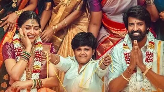 ’அடுத்து அரசியலில் எதுவும் மாற்றம் வரும் என்று நினைக்கிறீர்களா?நடிகர் சூரி: கண்டிப்பாக மாற்றம் வரும். எல்லா மக்களும் நினைக்கிற மாதிரியான அரசியல் அமையும்.