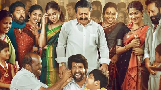 உங்கள் சகோதரர் மீது புகார் வந்திருக்கு?இல்லைங்க. அவர் யார்னே தெரியாதுங்க. அவருக்கும் நமக்கும் எந்த சம்பந்தமும் இல்லை. இன்னொன்னு சார், மாசமாசம் ஏதாவதுசொல்லிக்கிட்டே தான் சார் இருக்காங்க. பொழுதுபோகலைன்னா எஸ்.பி.ஆபிஸுக்கு போயிடுறாங்க. பரவாயில்லை. உங்கள் ஆதரவுக்கு ரொம்ப நன்றி’ என நடிகர் சூரி சொல்லிமுடித்தார்.இதனைத்தொடர்ந்து பேசிய மாமன் படத்தின் இயக்குநர் பிரசாந்த் பாண்டியராஜ் கூறுகையில், ’மாமன் திரைப்படம் தமிழ்நாடு முழுக்க மிகப்பெரிய வெற்றி. எல்லா குடும்பத்திலும் இருக்கிற அக்கா, அம்மா, தங்கச்சி எல்லோருக்கும் நன்றி சொல்லிக்கிறேன். ரொம்ப ரொம்ப நன்றி’ என்றார்.