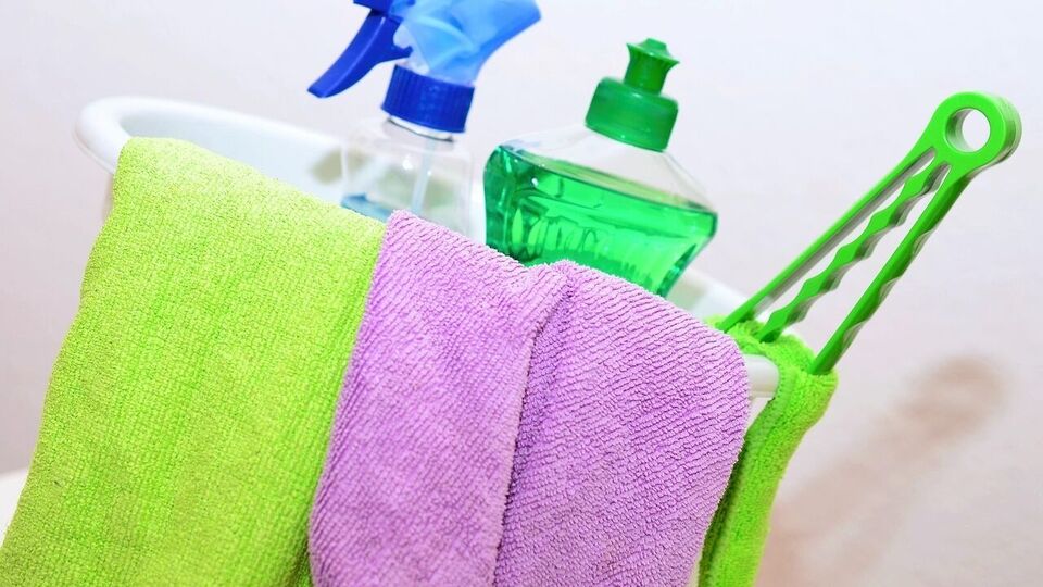 வாஸ்து குறிப்புகள்; உப்பு நீரில் வீட்டை துடைப்பதால் என்ன நன்மைகள்! லட்சுமி தேவி வாசம் செய்வாள்!