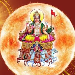 <p>ஜோதிடத்தில், சூரியன் கிரகங்களின் ராஜாவாகக் கருதப்படுகிறார். இது ஒவ்வொரு மாதமும் ஒரு குறிப்பிட்ட காலத்தில் ஒரு ராசியிலிருந்து மற்றொரு ராசிக்குப் பிரவேசிக்கிறது. இந்த வழியில், சூரியன் சில நேரங்களில் தனது நட்பு ராசிக்குள் நுழைகிறது, சில சமயங்களில் எதிரி ராசியில் இடம்பெயர்கிறது. ஜூன் 15, 2025 ஞாயிற்றுக்கிழமை சூரியன் மிதுன ராசியில் நுழைவார். மிதுன ராசியின் அதிபதி புதன், கிரகங்களின் அதிபதி. புதனுக்கும் சூரியனுக்கும் இடையே ஒரு நட்பு உணர்வு உள்ளது.</p>