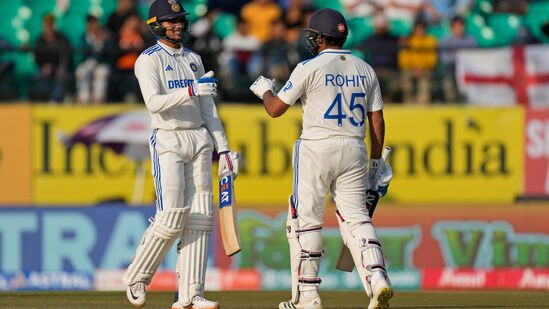 ரோஹித் ஓய்வு பெற்றுள்ளதால், இந்திய அணியின் கேப்டனாக சுப்மன் கில் நியமிக்கப்பட வாய்ப்புள்ளதாக தெரிகிறது. இங்கிலாந்து சுற்றுப்பயணத்துக்கான இந்திய அணியை தேர்வுக்குழு சனிக்கிழமை அறிவிக்கும் என்று எதிர்பார்க்கப்படுகிறது. ரோஹித் ஓய்வு பெற்றுள்ளதால், இந்திய அணியின் கேப்டனாக சுப்மன் கில் நியமிக்கப்பட வாய்ப்புள்ளதாக தெரிகிறது. இங்கிலாந்து சுற்றுப்பயணத்துக்கான இந்திய அணியை தேர்வுக்குழு சனிக்கிழமை அறிவிக்கும் என்று எதிர்பார்க்கப்படுகிறது.