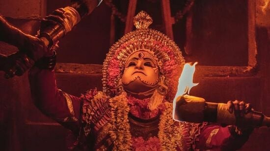 இந்த குழப்பங்களுக்கு முற்றுப்புள்ளி வைக்கும் வகையில், ரிலீஸ் தேதியில் எந்த மாற்றமும் இருக்காது என்று ஹோம்பாலே பிலிம்ஸ் அதிகாரப்பூர்வமாக அறிவித்துள்ளது.