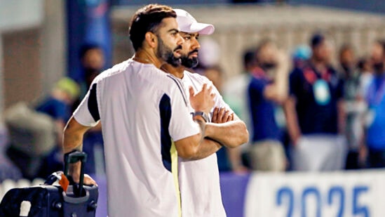 ஒவ்வொரு கிரிக்கெட் வீரருக்கும் தனது ஓய்வு குறித்து முடிவெடுக்க சுதந்திரம் உள்ளது. இந்நிலையில், பயிற்சியாளரோ, தேர்வாளரோ யாரையும் கட்டாயப்படுத்த முடியாது என்று இந்திய அணியின் பயிற்சியாளர் கவுதம் கம்பீர் தெரிவித்துள்ளார். சில நாட்களுக்கு முன்பு, ரோஹித் சர்மா மற்றும் விராட் கோலி ஆகியோர் டெஸ்ட் வடிவத்தில் இருந்து ஓய்வு பெறுவதாக அறிவித்தனர். ஒவ்வொரு கிரிக்கெட் வீரருக்கும் தனது ஓய்வு குறித்து முடிவெடுக்க சுதந்திரம் உள்ளது. இந்நிலையில், பயிற்சியாளரோ, தேர்வாளரோ யாரையும் கட்டாயப்படுத்த முடியாது என்று இந்திய அணியின் பயிற்சியாளர் கவுதம் கம்பீர் தெரிவித்துள்ளார். சில நாட்களுக்கு முன்பு, ரோஹித் சர்மா மற்றும் விராட் கோலி ஆகியோர் டெஸ்ட் வடிவத்தில் இருந்து ஓய்வு பெறுவதாக அறிவித்தனர்.