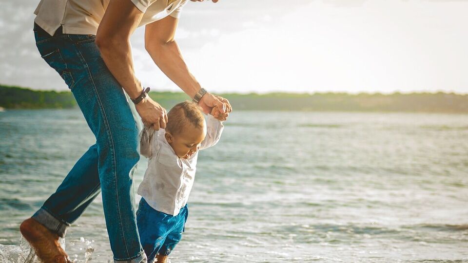 ஆண் குழந்தைகளின் பெயர்கள் : அன்பு என்ற அர்த்தம் கொண்ட ஆண் குழந்தைகளின் பெயர்கள்! உங்களின் இளவரசர்களுக்கு பொருந்துமா?