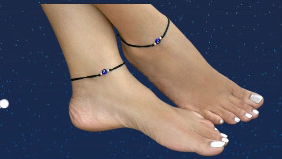 கால் விரலில் கருப்பு கயிறு எப்போது கட்ட வேண்டும்?  அதனால் ஏற்படும் நன்மைகள் என்னென்ன தெரியுமா?