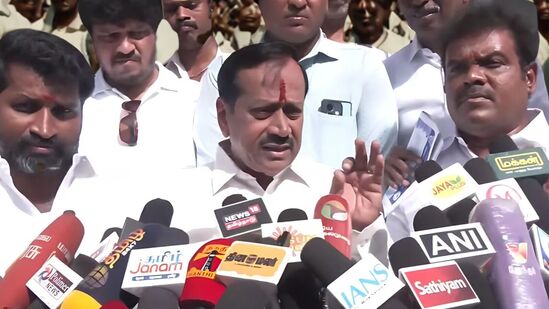 ’விஜய்க்கு கருத்தியல் குழப்பம்! கிளிப்பிள்ளை போல் திமுகவை பின்பற்றுகிறார்’ ஹெச்.ராஜா ஆவேசம்! ’விஜய்க்கு கருத்தியல் குழப்பம்! கிளிப்பிள்ளை போல் திமுகவை பின்பற்றுகிறார்’ ஹெச்.ராஜா ஆவேசம்!